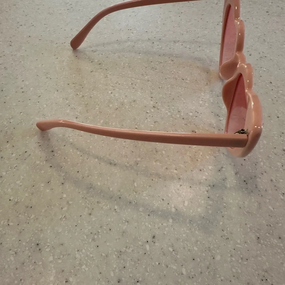 Women’s Pink Heart Sunglasses! Cute! Wedding, Bachelorette Party, Valentines!